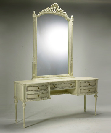 LXVI Dressing table